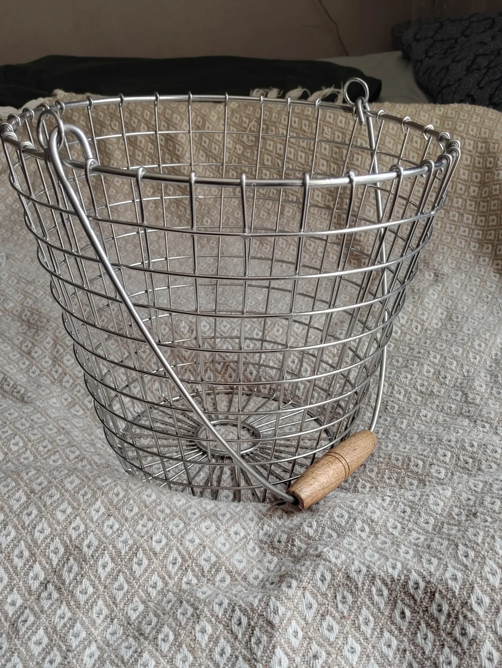 Large Metal Wire Storage Basket with Wooden Handle